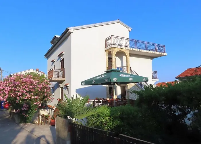 Apartments Kamelija