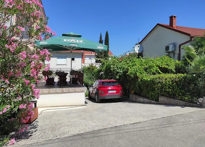 Apartments Kamelija